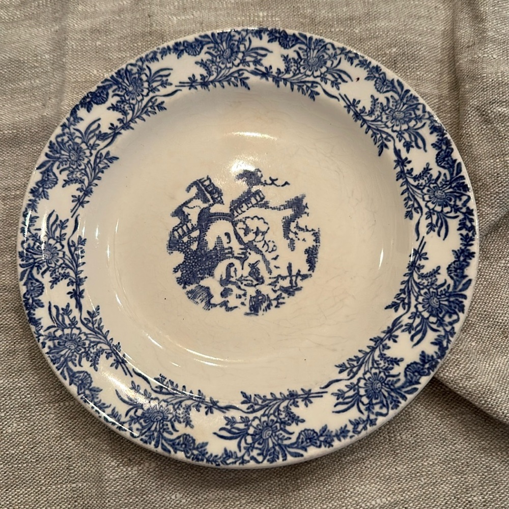 Vintage Royal C 52 underglaze luncheon plate 7.25” Blue Windmill pattern